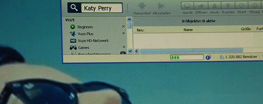 Bownloadfenster Vuze, im Hintergrund Screenshot Katy Perry